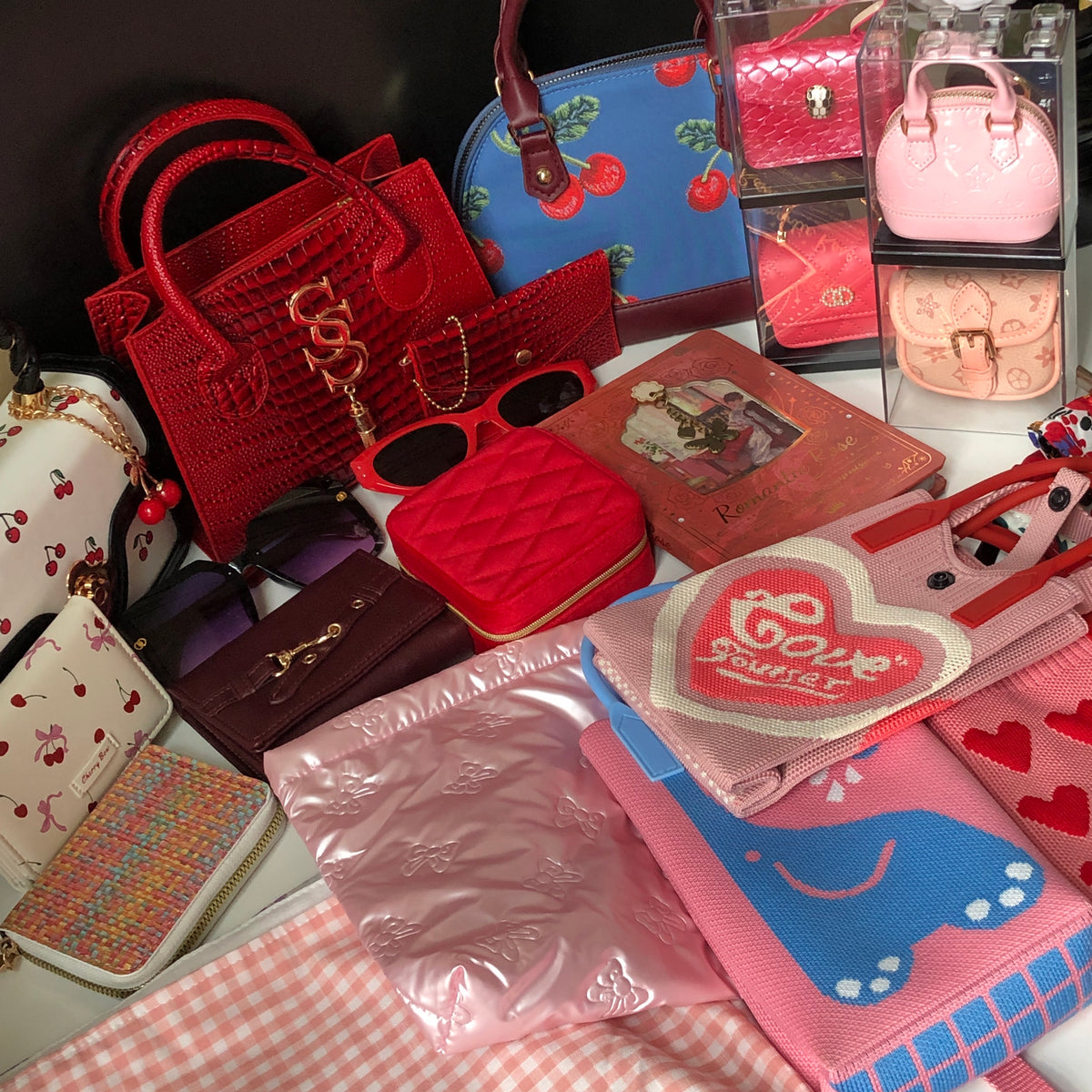 Scoop in red and pink